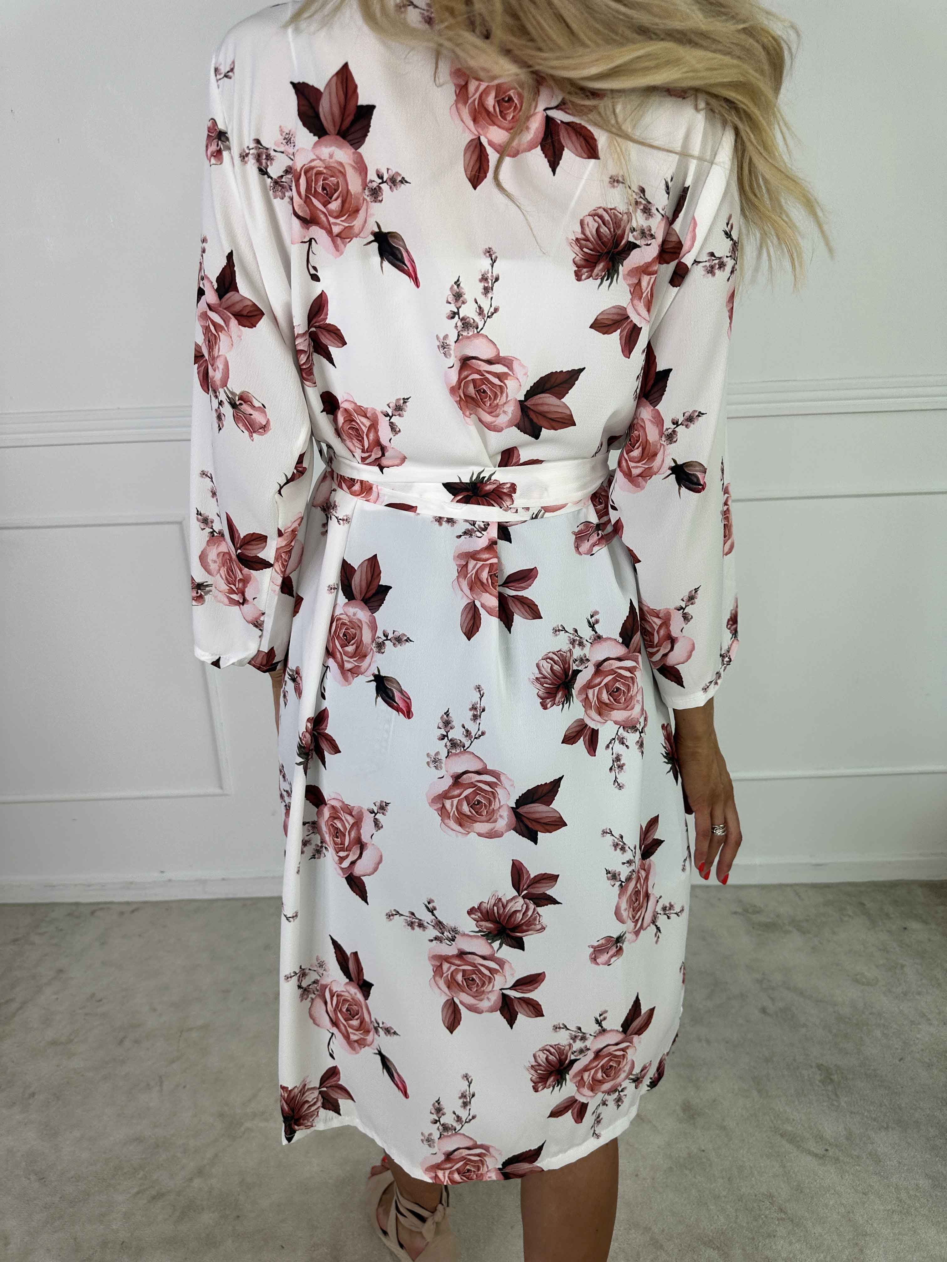 Agate - Sød kimono med roser